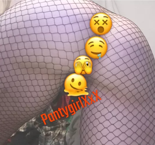 [selling] cam to cam, sexting, pic bundles, cock rates, GFE, custom videos and premades too, and more! Send me a message and we can discuss your needs!