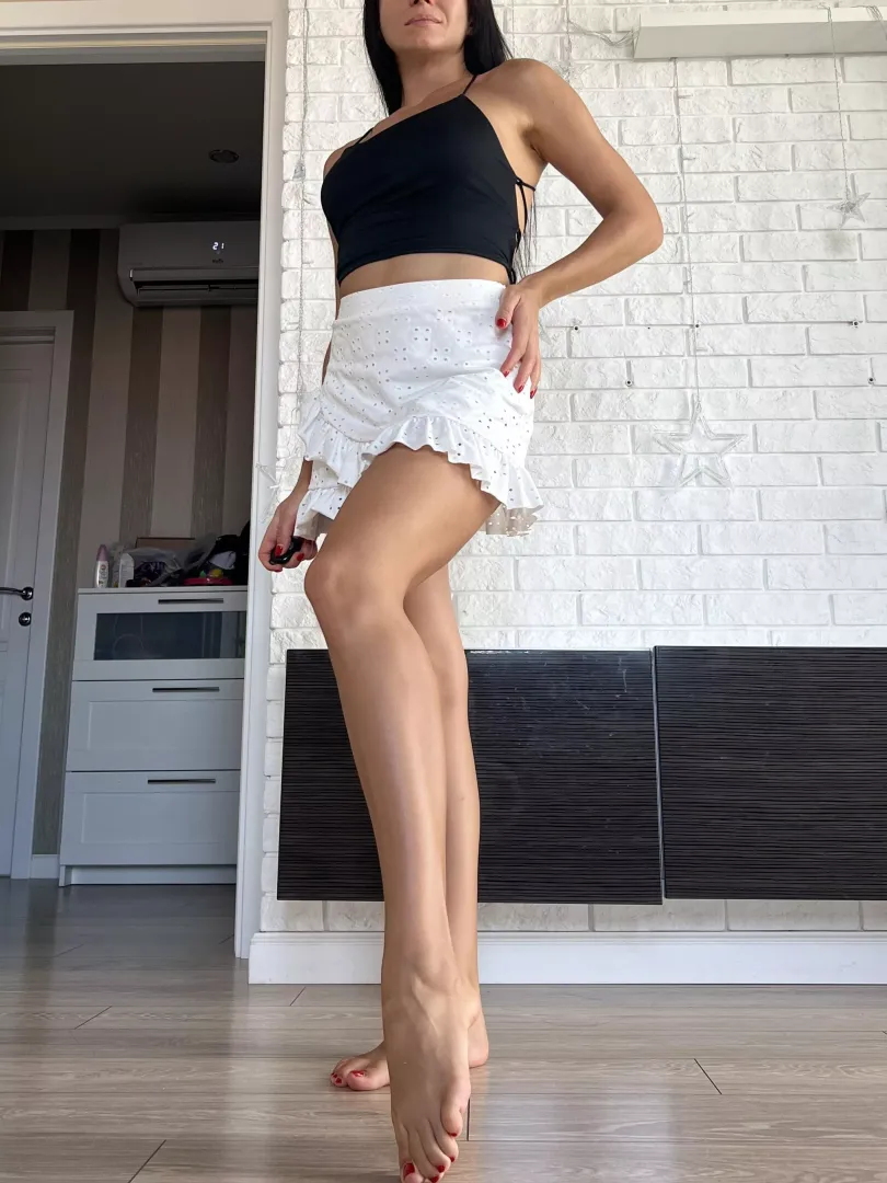 [SELLING] Experienced domme & [fet]ish Queen. Beautiful, classy and with very dark side to satisfy you. Live [SEXT] [CAM] [GFE] [CUSTOM]S, 400+ premade [VID]S. I show my face. High quality content. My MENU and CONTACTS in pinned post