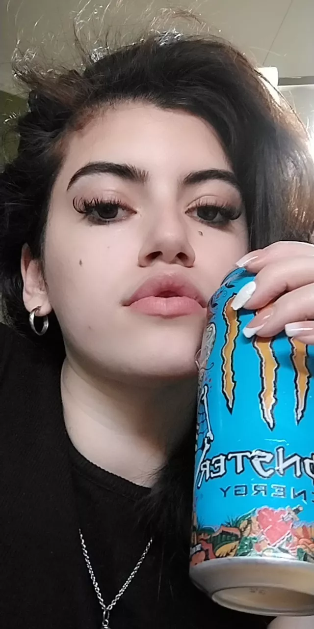 [selling] Goddess is very sleepy today, that's means I'm extra mean today, so be careful when you approach.