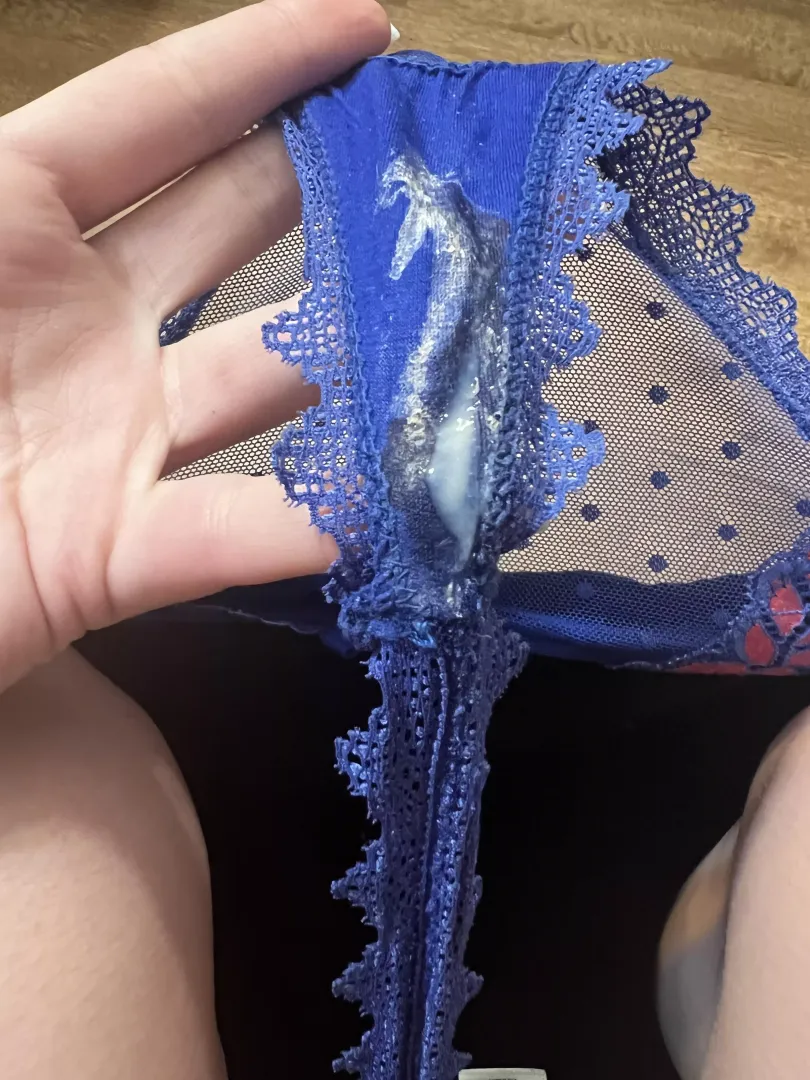 [Selling] this pair is fresh for its new owner? Want them?? Message me🫦😉
