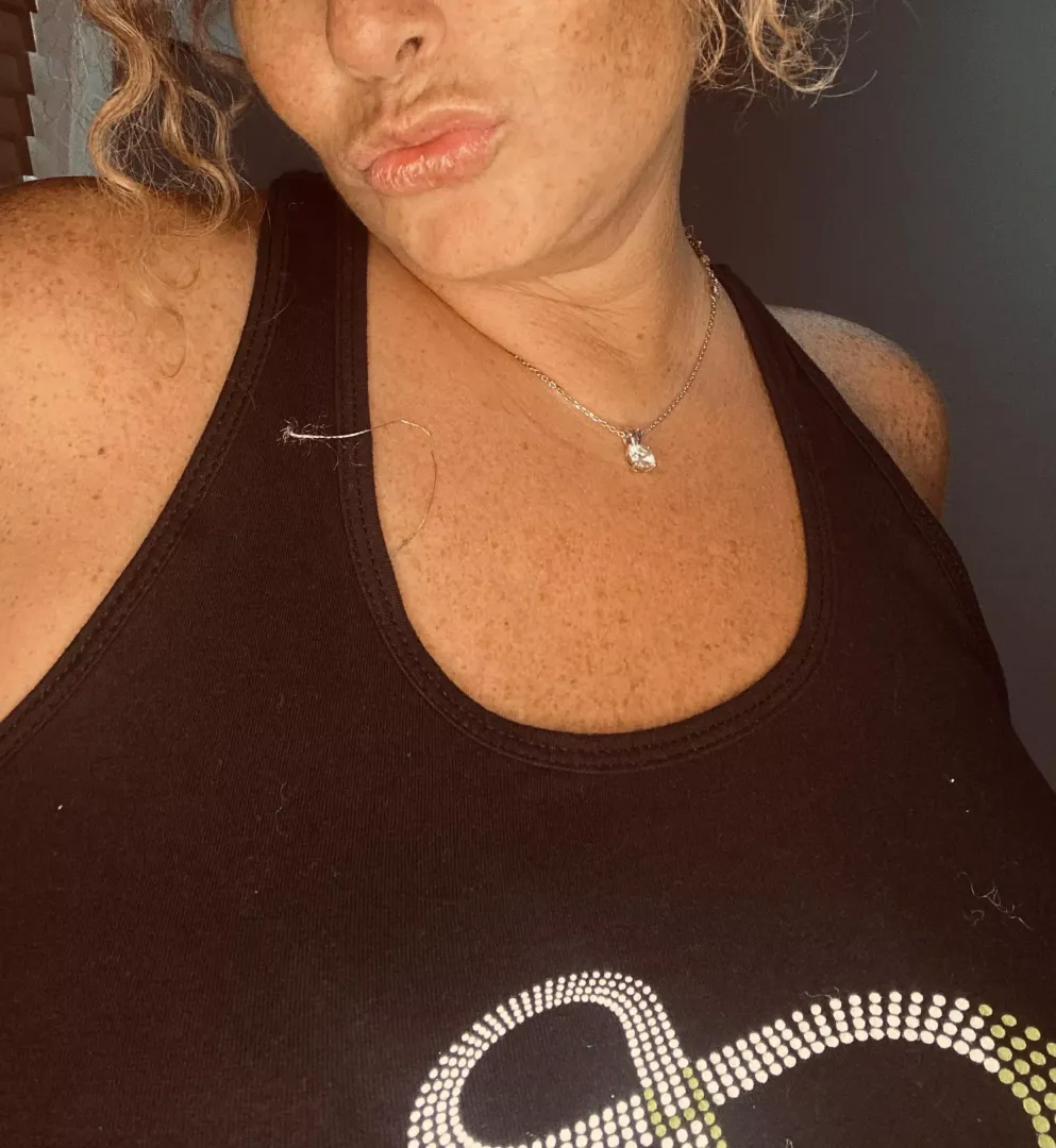 Sending kisses to all you freckle lovers 😘💋