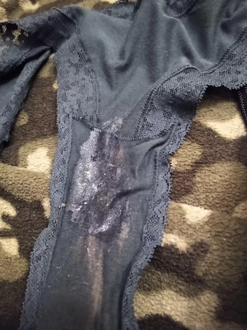 sending naughty pics to hubby while he's at work!