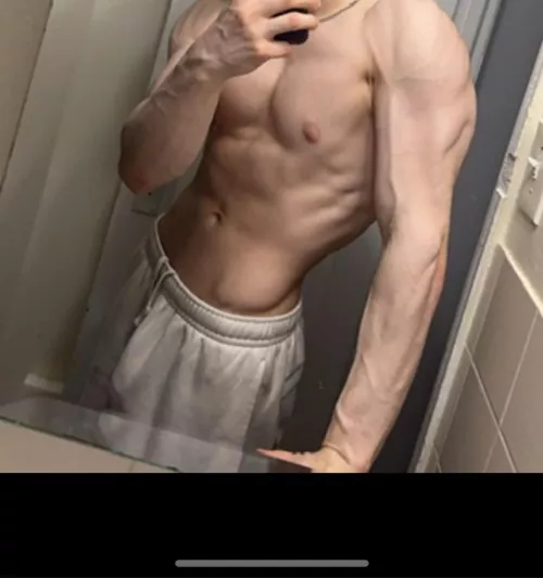 serve me 😈💦