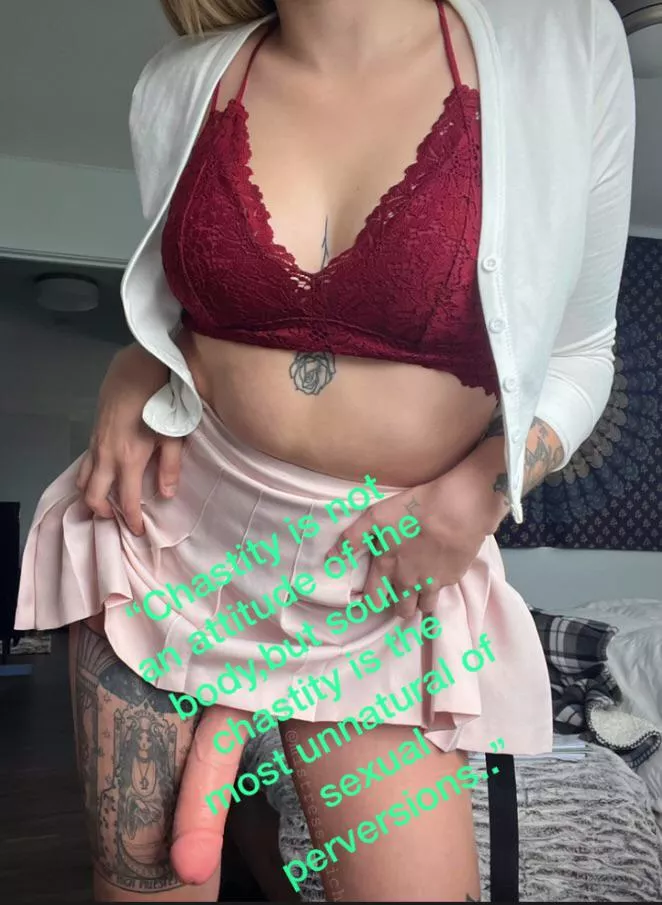 Servitude is the only logical options for weak beta men locked up in chastity😈🍆