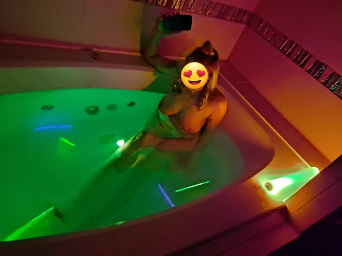 Sexy bath time(35f)