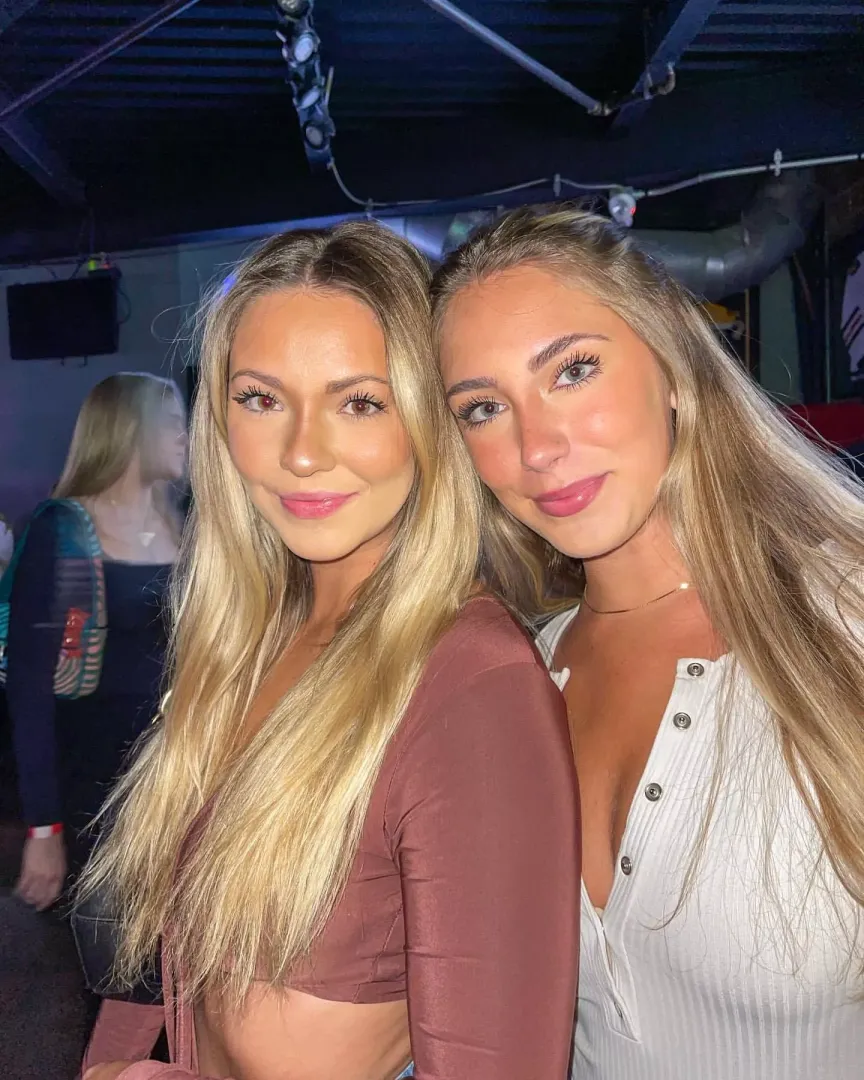 Sexy blondes