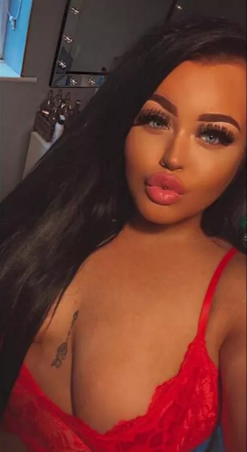 sexy chav cleavage