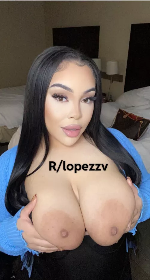 Sexy nympho loves to show her goodies