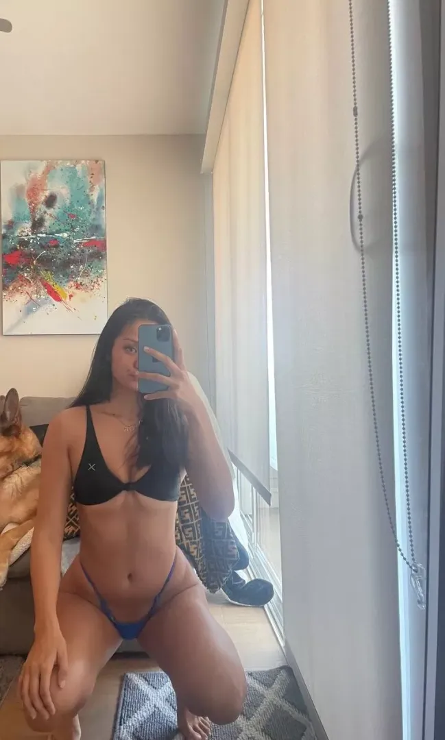 Sexy picture to start the day with, enjoy