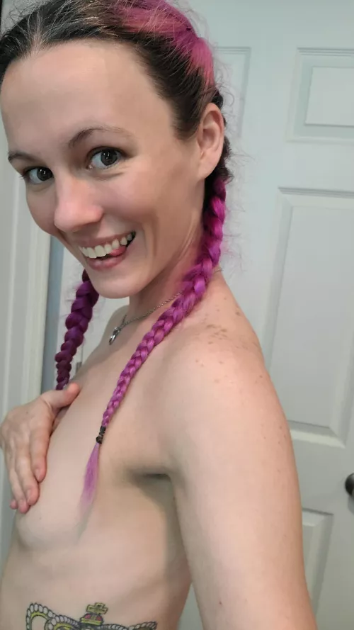 Sexy shoulder freckles