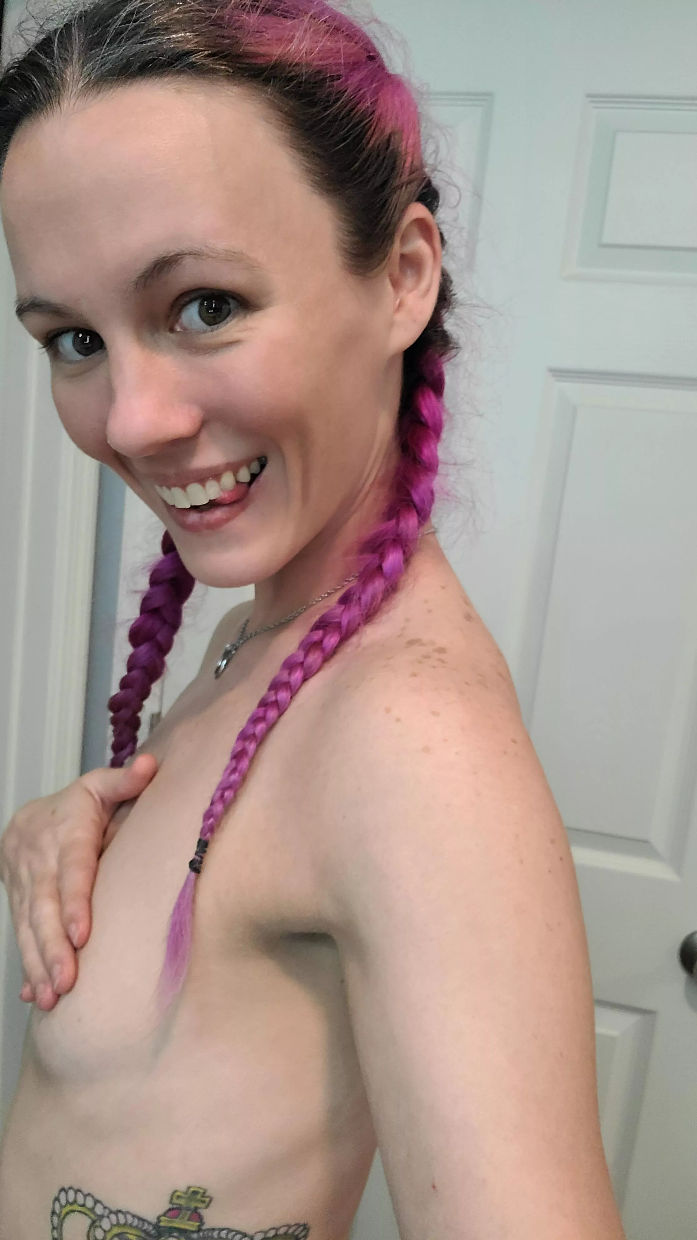 Sexy shoulder freckles