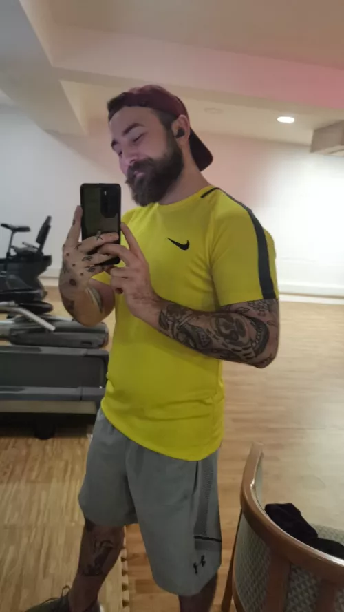 sfw non content tease for once, need some cardio that isn't the treadmill 🥵