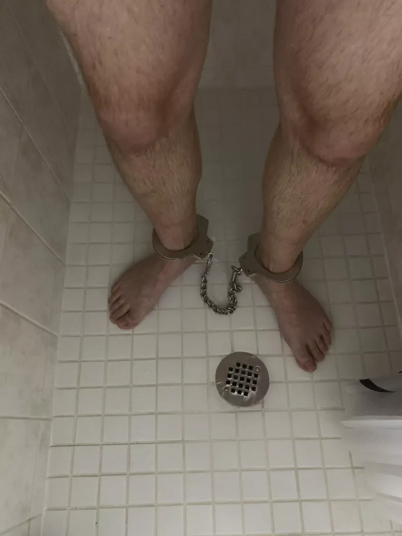 Shackled shower to start the weekend. A fun way to start the weekend and remind me who’s in charge 🔒⛓
