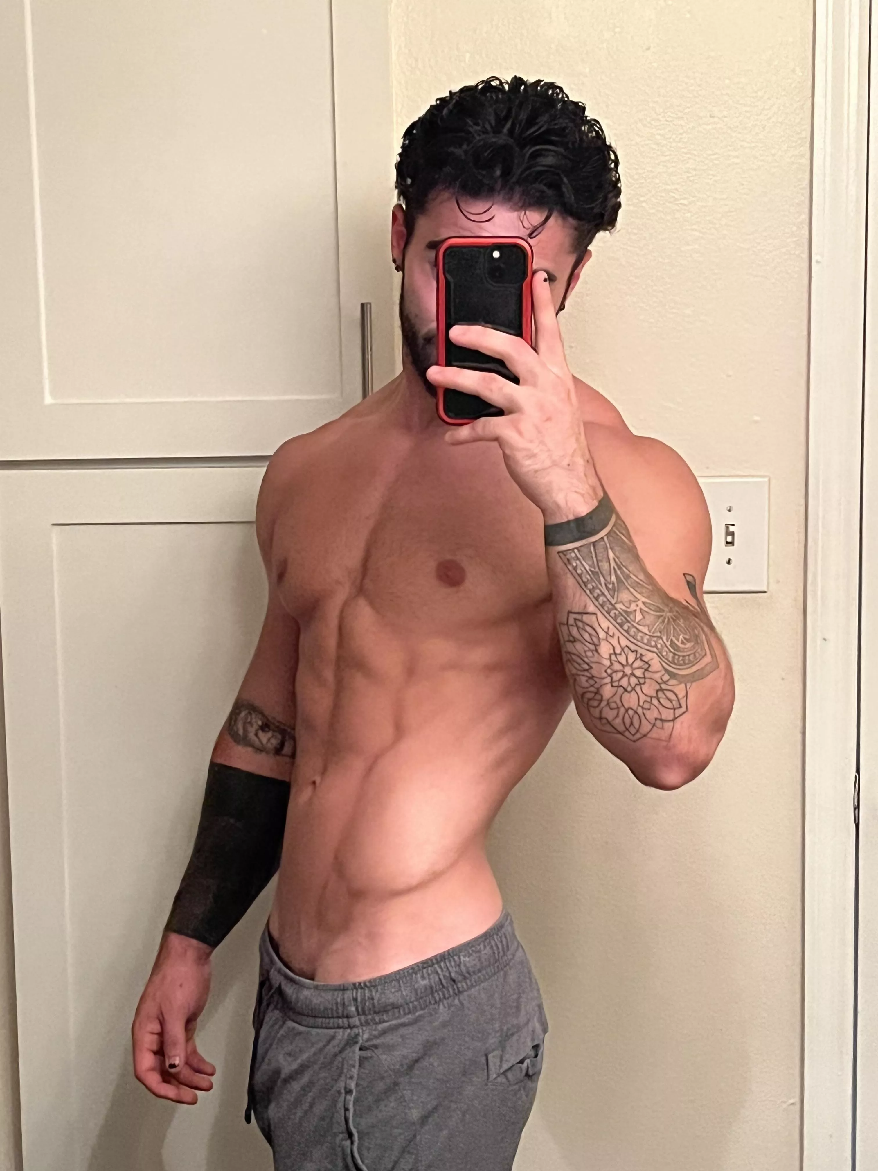 Sharp lines 👅👀