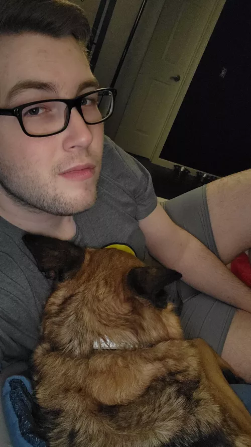 She loves those cuddles 💜