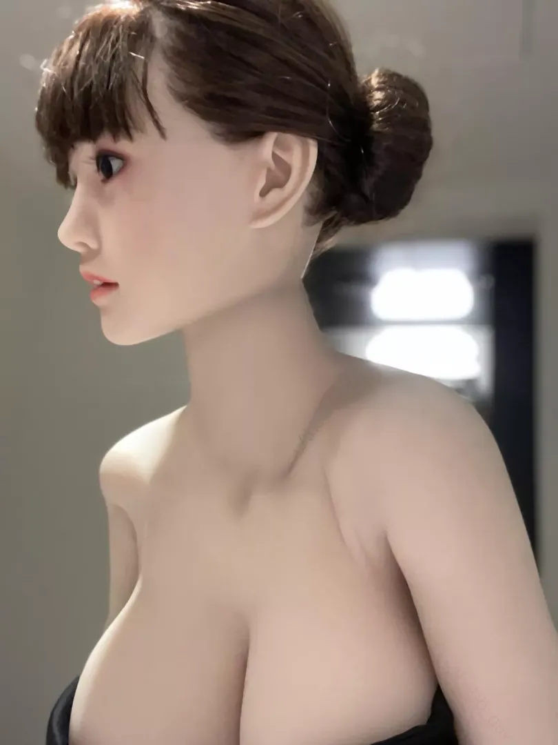 She used to have long hair, but I love the bun even more