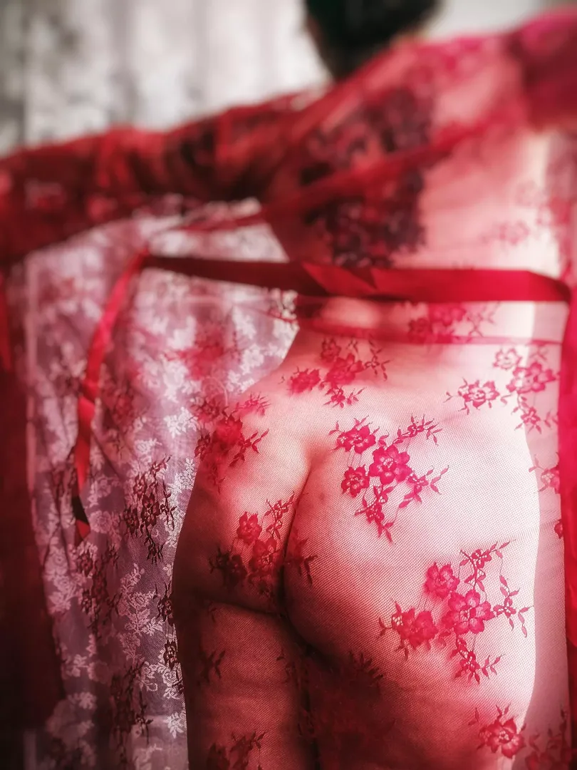Sheer red