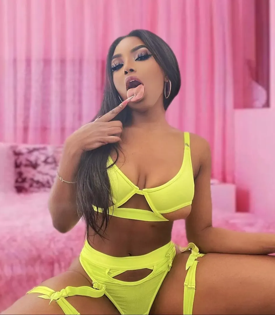 @ShelCierra