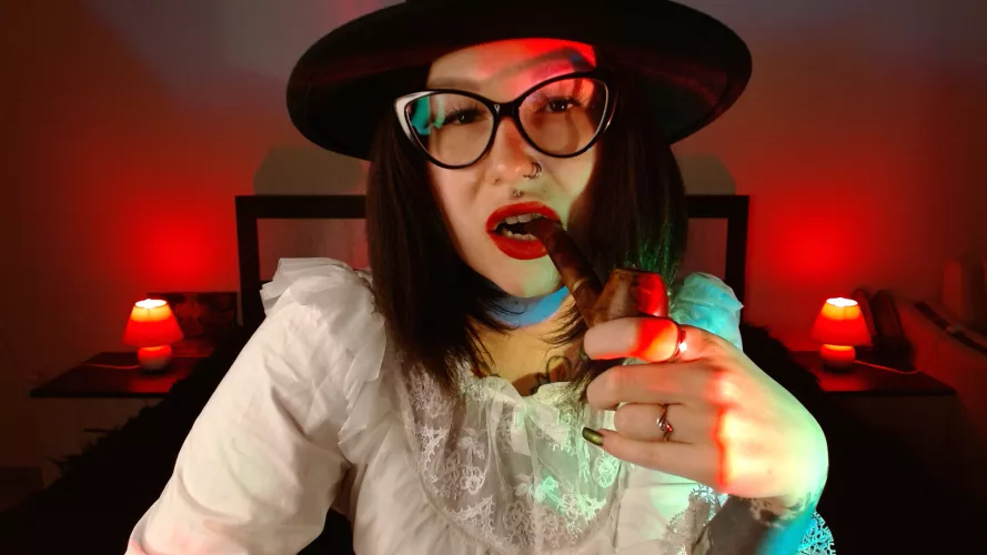 Sheriff come to town https://chaturbate.com/b/amanita__pantherina/