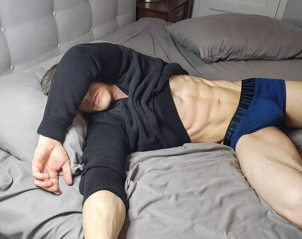 Shhhh.. Im sleeping like a baby.. 😇