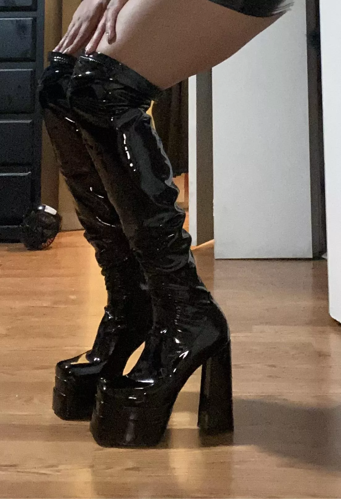 Shiny boots 