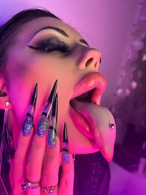Shiny claws