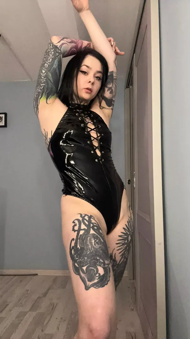 Shiny dreams and dirty desires. I'm here to fulfill them all.