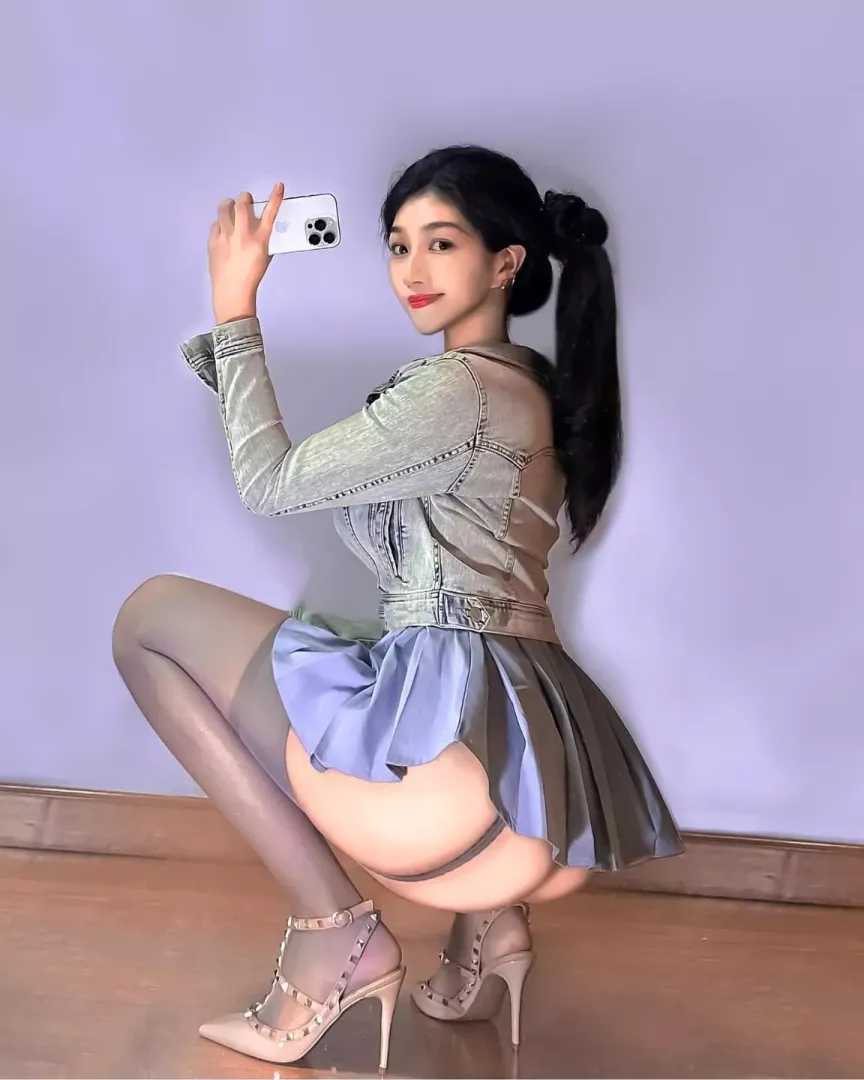 Short skirt
