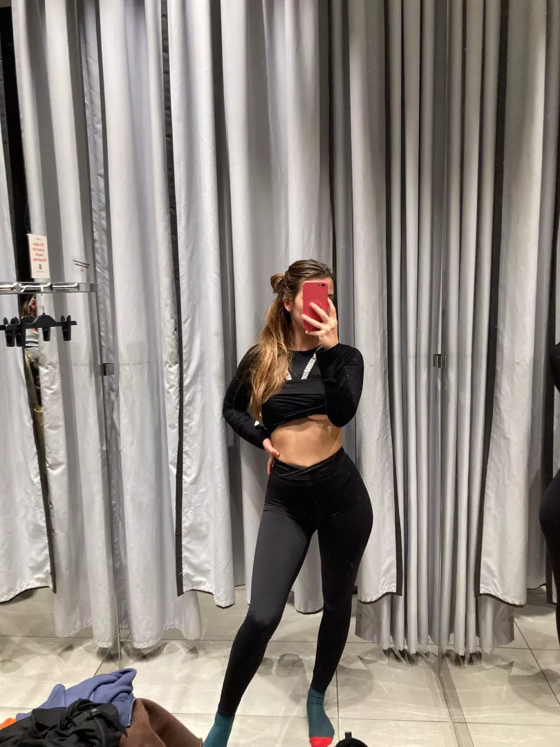 Should i buy those leggings?