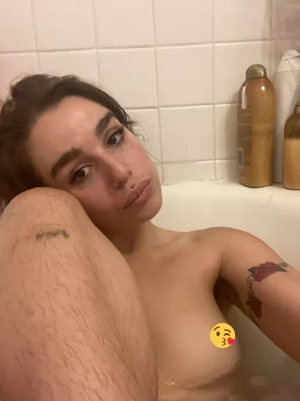 Should I s[h]ave this before I leave the bathtub? F28