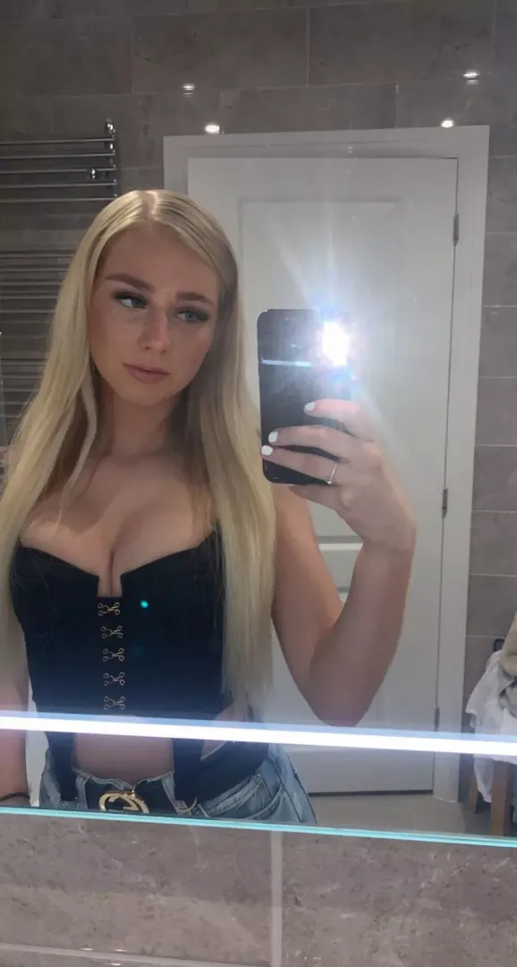 Should I wear this kind of crop top without a bra?