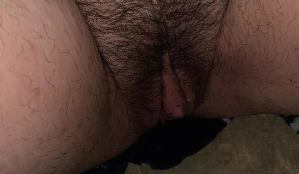 Show my hairy pussy some love