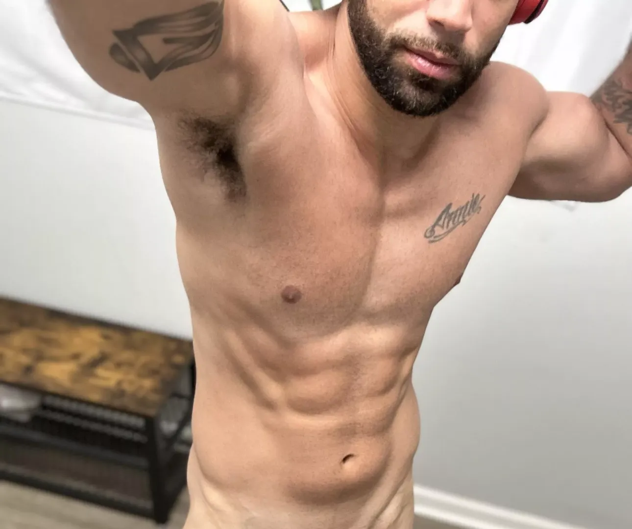 Showing off 