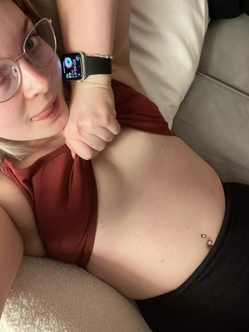 Showing off my body to random men gets me drippin wet 💦