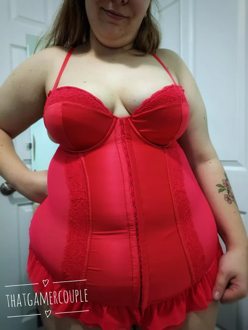 Showing off my lovely curves in this