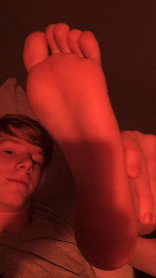 Showing off my soles ☺️