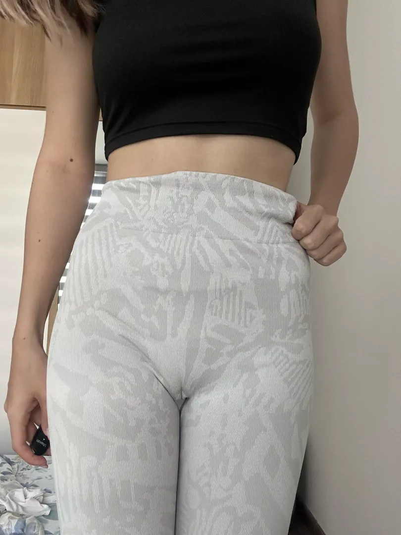 shy cameltoe