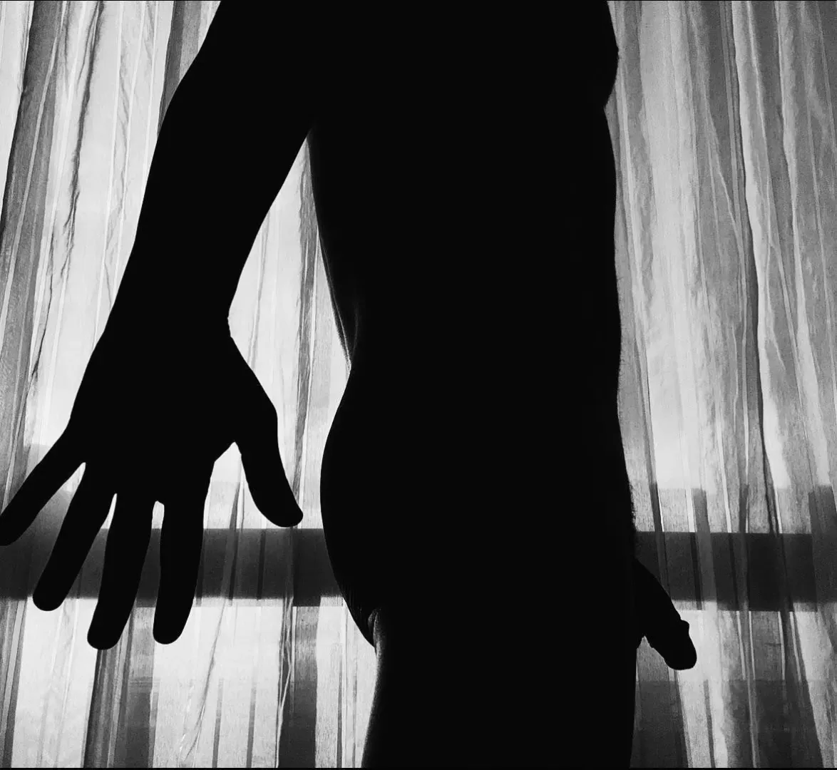 Simplicity in the shadows