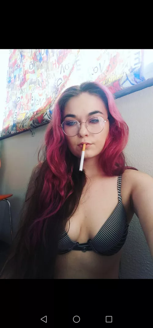 Since alot of people like me with glasses, dangling my cig😘