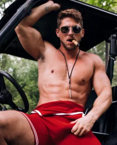 Singlet down & cigar