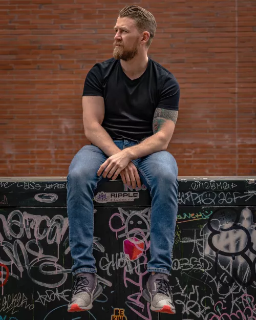 Sitting on an urban throne 👑