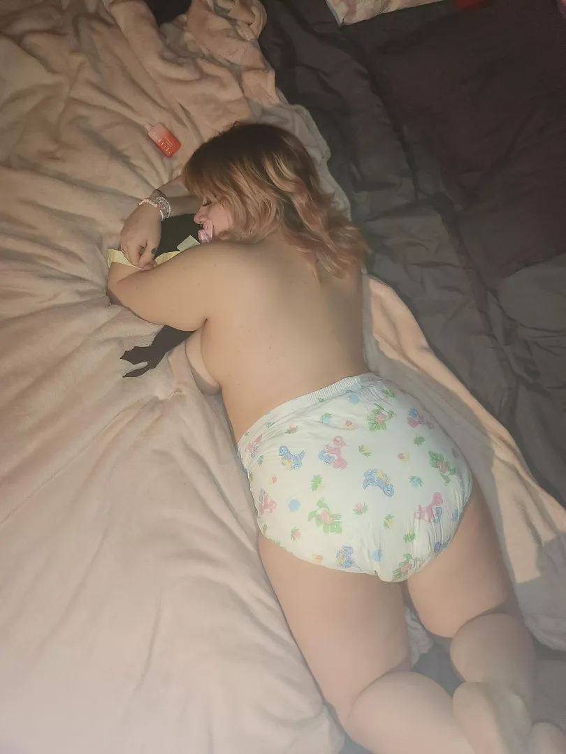 sleepy diaper baby <3