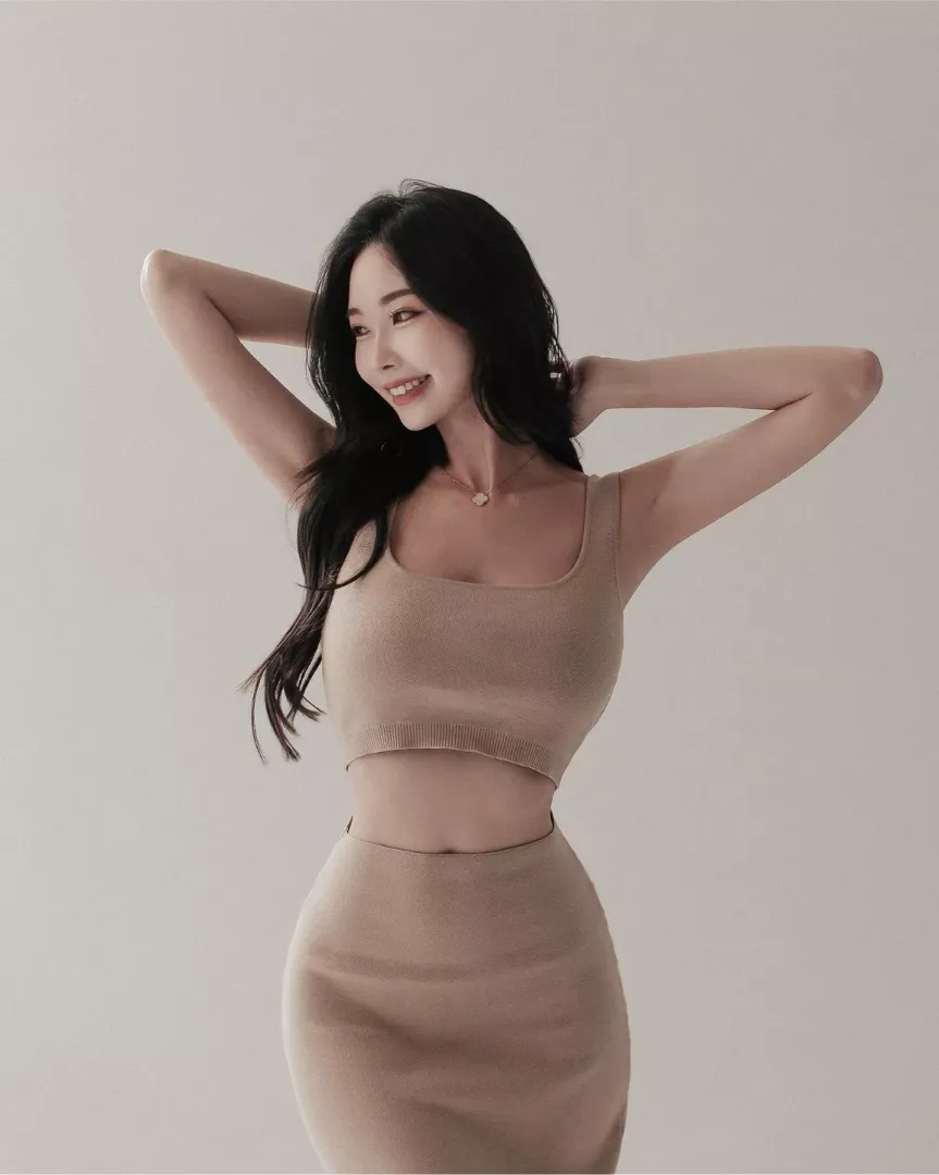 Slender figure