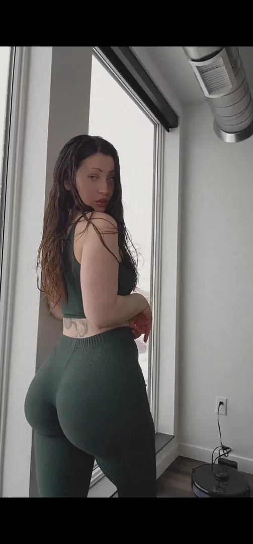 slim thic in yogas