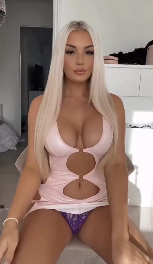 Slutty blonde