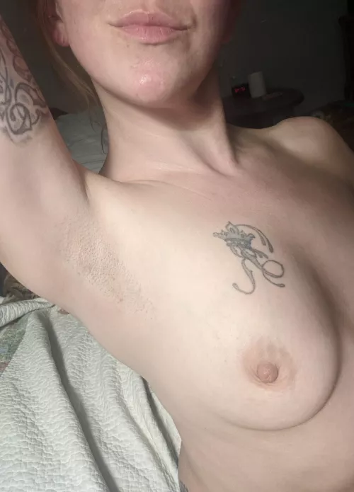 Small, blonde MILF awaiting your experienced services 🌹 32/[F]