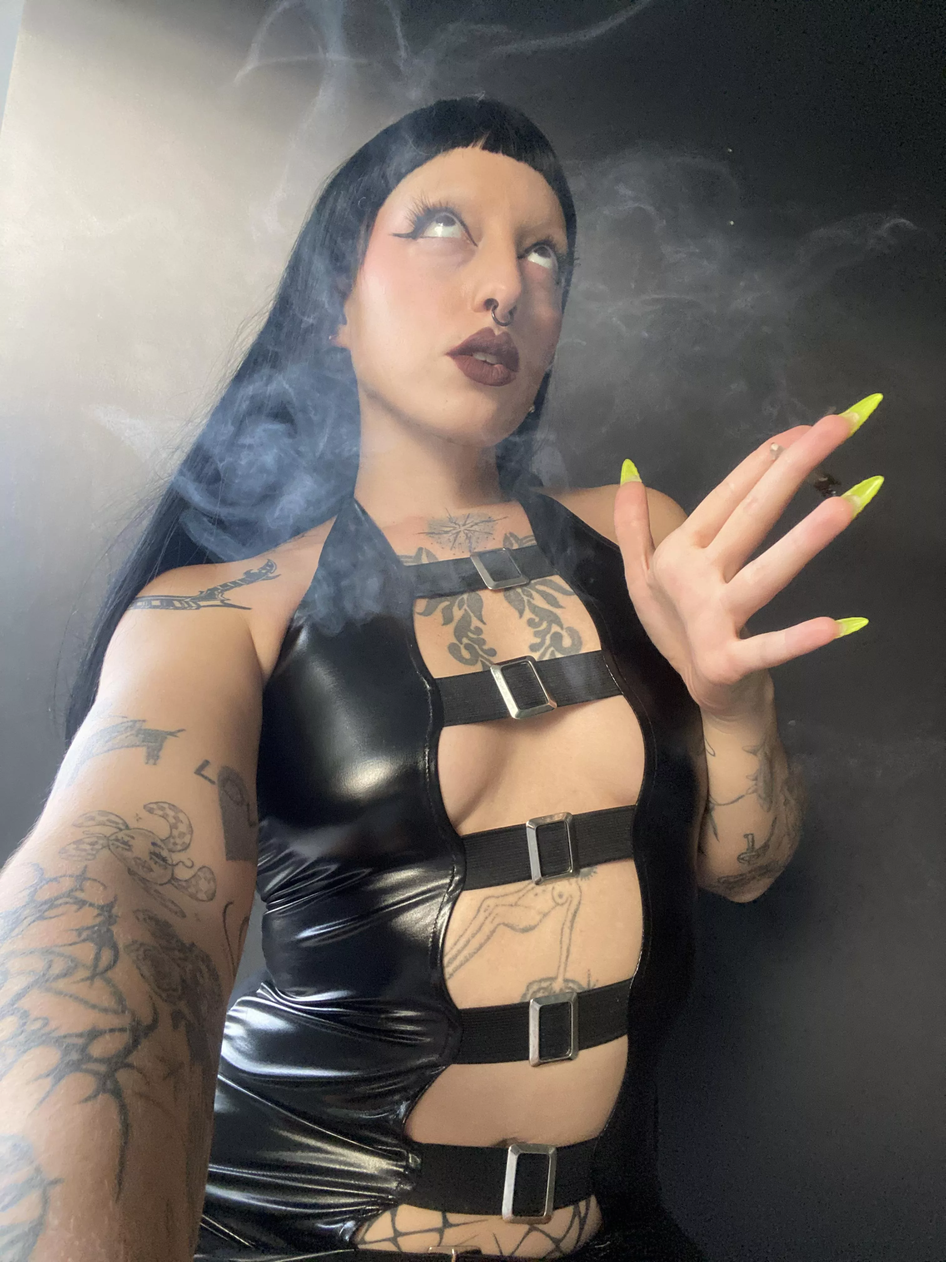 Smell of tobacco and goddess