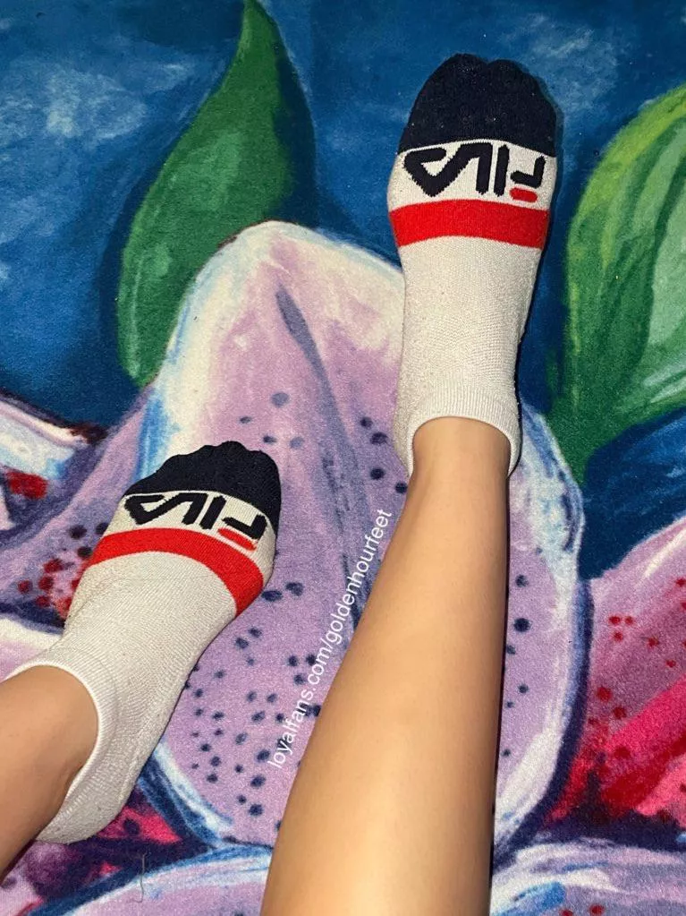 Smelly socks & foot rubs 🥰