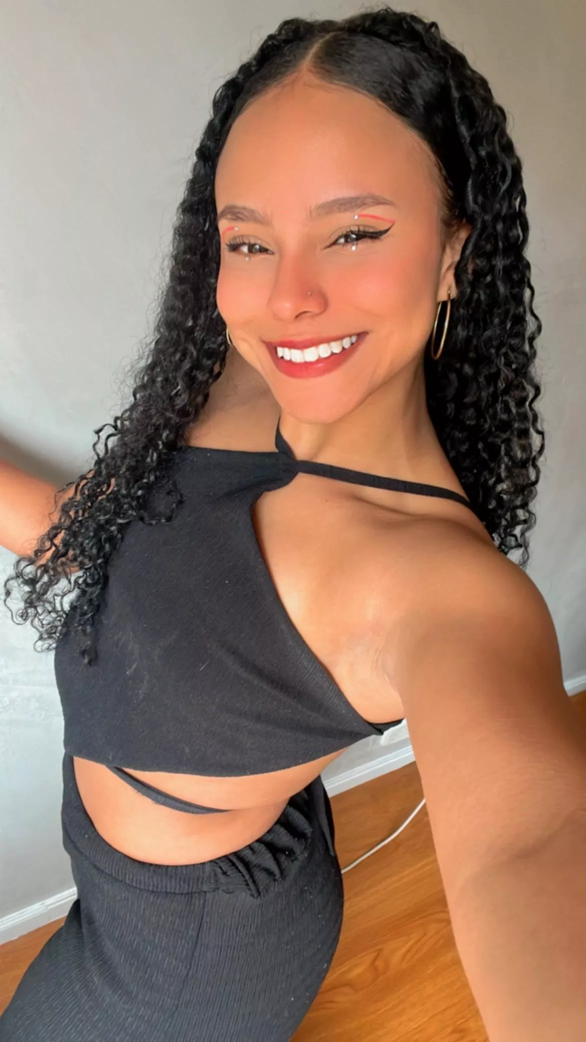 Smiling means I'm a great gf [f18]