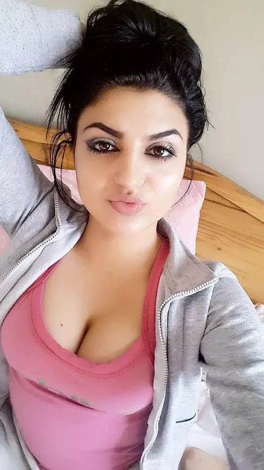 smoking 🔥 babe